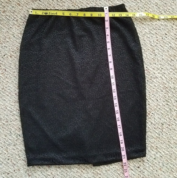 GIFTED🖤Textured Pencil Skirt - Picture 4 of 7